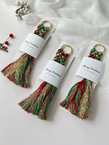 Christmas Keychain Gifts for Guests - Personalized Macrame Favors in Red and Green